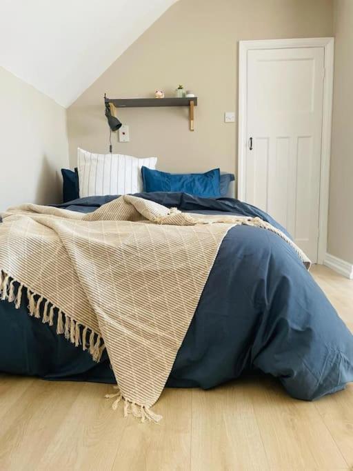 Lovely Bijou Loft Apt, One Road Back From The Sea Worthing Eksteriør bilde