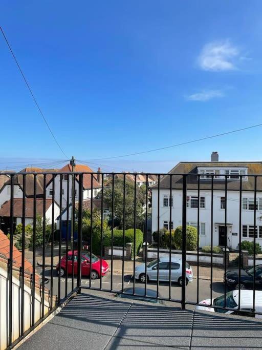 Lovely Bijou Loft Apt, One Road Back From The Sea Leilighet Worthing Eksteriør bilde